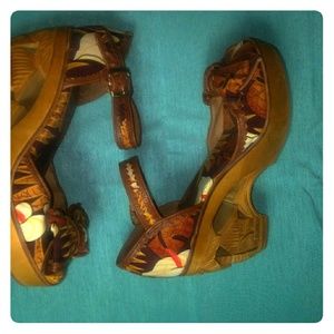 Miss L-Fire Heels women's size 7.5/38 floral print